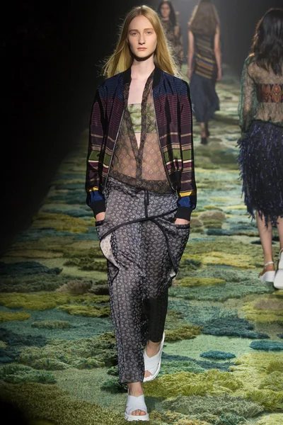 Look 27